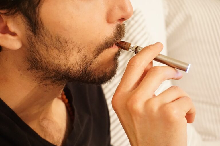 vaping 6105635 1280